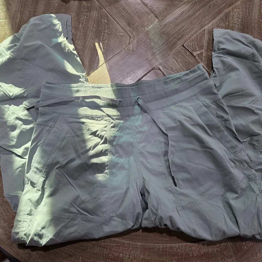 Lululemon Seafoam Green Dance Studio Pant Sz 10 - Picture 1 of 2